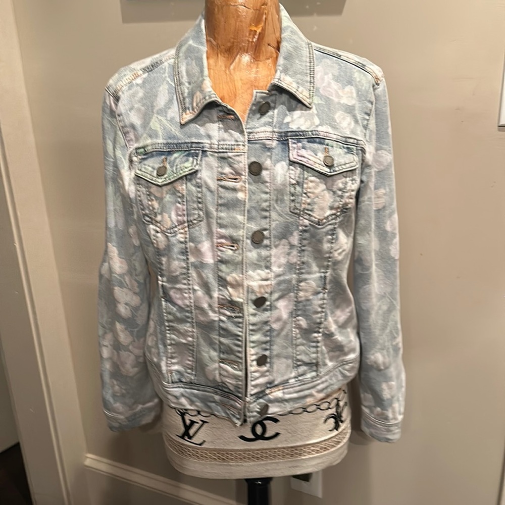 Denim jacket with floral pattern